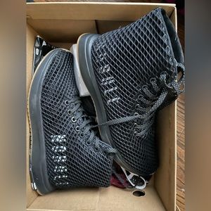 No bull hi top sneaker. gently used practically new